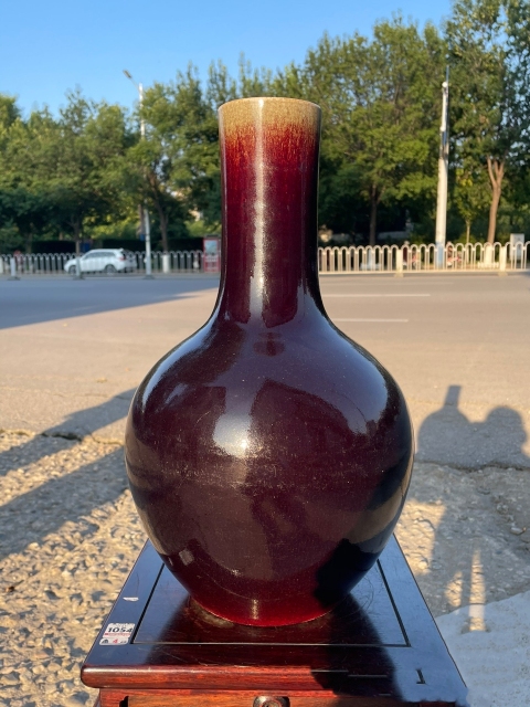 古玩陶瓷清中期窯變紅釉天球瓶拍賣,當前價格16800元