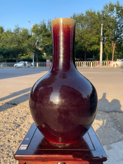 古玩陶瓷清中期窯變紅釉天球瓶拍賣,當前價格16800元