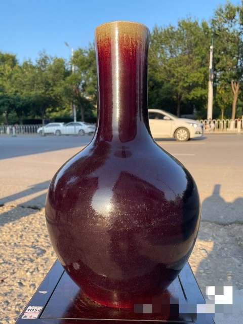 古玩陶瓷清中期窯變紅釉天球瓶拍賣,當前價格16800元