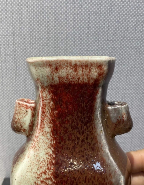 古玩陶瓷紅釉六方貫耳瓶拍賣,當前價格8000元