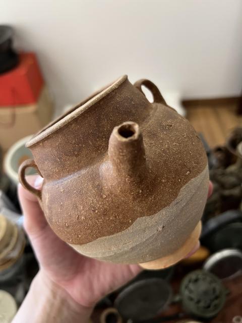 古玩陶瓷宋末元初褐釉雙系執(zhí)壺拍賣,當(dāng)前價(jià)格499元