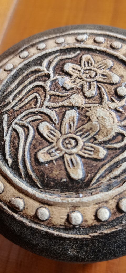 古玩陶瓷宋末元初吉州窯系印花花卉紋粉盒拍賣，當(dāng)前價(jià)格3200元