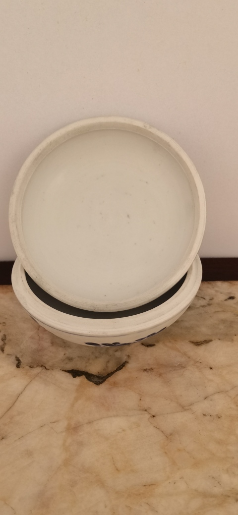 古玩陶瓷清代康熙海撈出水瓷花卉紋青花粉盒拍賣，當(dāng)前價(jià)格2300元