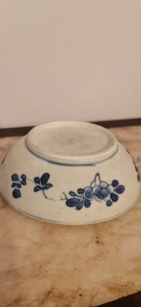 古玩陶瓷清代康熙海撈出水瓷花卉紋青花粉盒拍賣，當(dāng)前價(jià)格2300元
