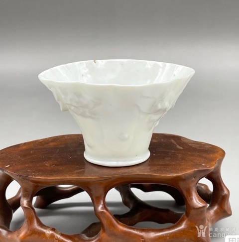 古玩陶瓷晚清民國(guó)德化窯白釉龍紋杯拍賣，當(dāng)前價(jià)格1888元