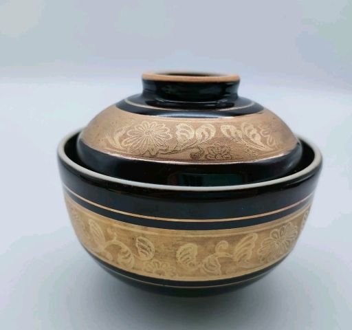 古玩陶瓷六十年代至八十年代黑釉描金蓋碗拍賣,當(dāng)前價(jià)格398元