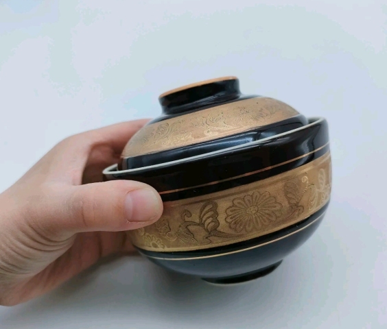 古玩陶瓷六十年代至八十年代黑釉描金蓋碗拍賣,當(dāng)前價(jià)格398元