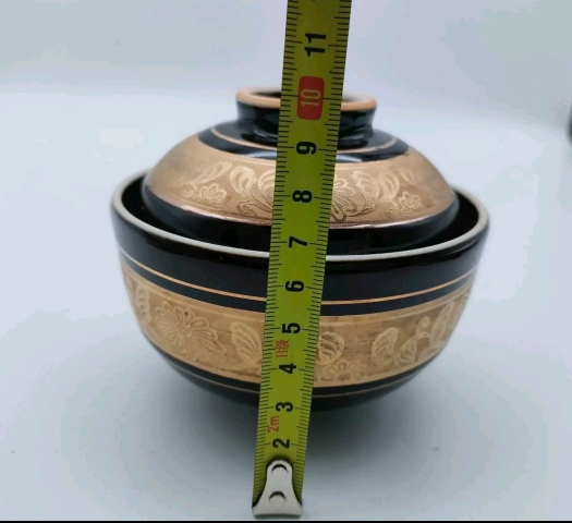 古玩陶瓷六十年代至八十年代黑釉描金蓋碗拍賣,當(dāng)前價(jià)格398元