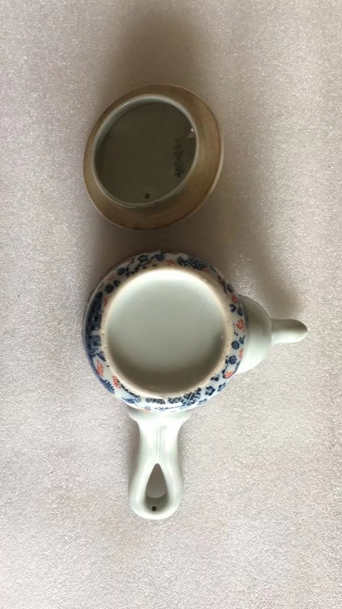 古玩陶瓷六十至八十年代青花加彩側把壺拍賣，當前價格260元