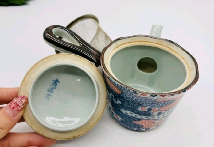 古玩陶瓷六十至八十年代青花加彩側把壺拍賣，當前價格260元