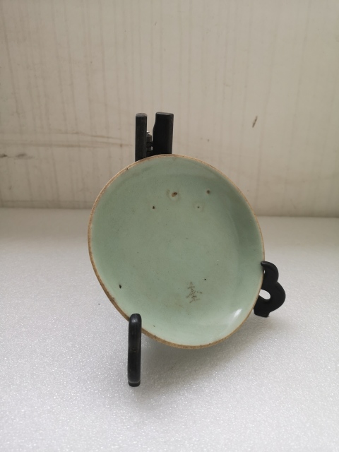 古玩陶瓷清代道光至咸豐時期豆青釉盤拍賣,當前價格168元