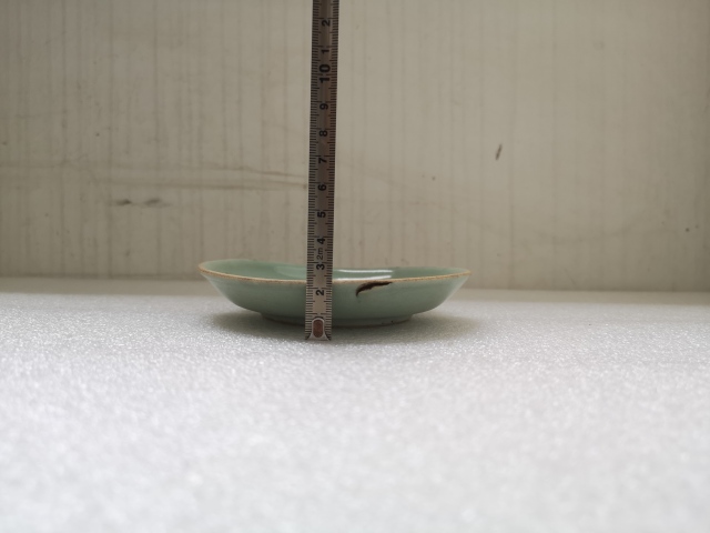 古玩陶瓷清代道光至咸豐時期豆青釉盤拍賣,當前價格168元