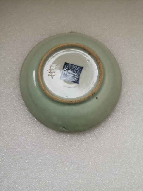 古玩陶瓷清代道光至咸豐時期豆青釉盤拍賣,當前價格168元