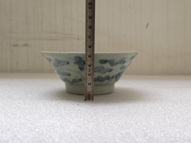 古玩陶瓷清代澀圈圈足的疊燒工藝花卉紋青花碗拍賣，當前價格550元