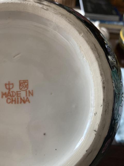 古玩陶瓷黑地百花不落地粉彩罐拍賣,當前價格1100元