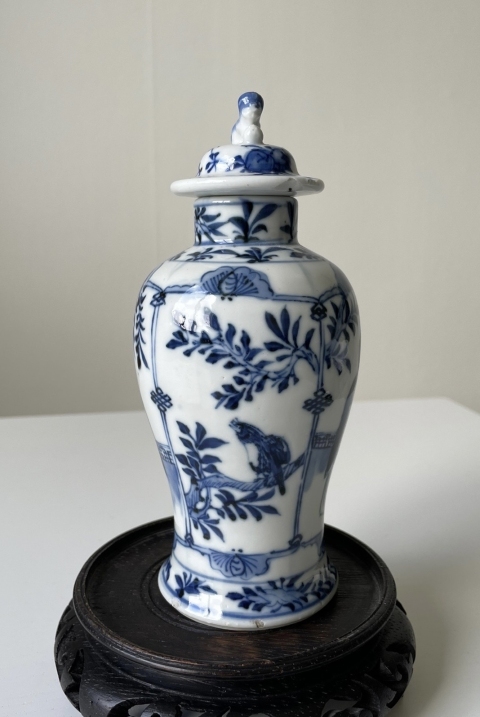 古玩陶瓷人物花鳥紋雞腿蓋瓶拍賣，當前價格2500元