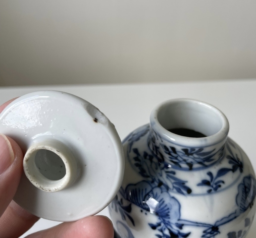 古玩陶瓷人物花鳥紋雞腿蓋瓶拍賣，當前價格2500元