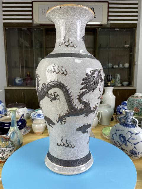 古玩陶瓷民國 極品哥釉二龍戲珠觀音瓶拍賣，當前價格12000元