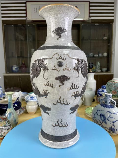 古玩陶瓷民國 極品哥釉二龍戲珠觀音瓶拍賣，當前價格12000元