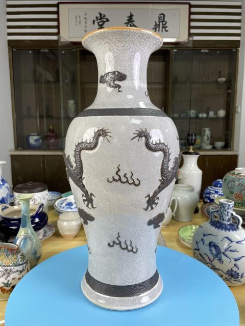 古玩陶瓷民國 極品哥釉二龍戲珠觀音瓶拍賣，當前價格12000元