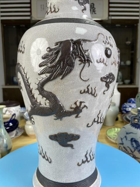 古玩陶瓷民國 極品哥釉二龍戲珠觀音瓶拍賣，當前價格12000元