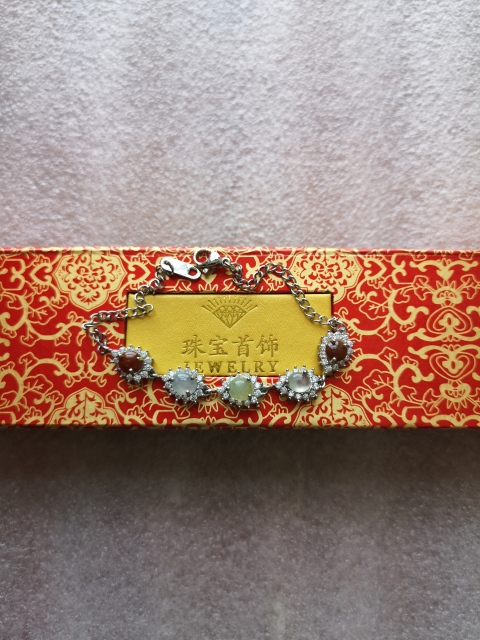 古玩玉器翡翠項(xiàng)鏈拍賣，當(dāng)前價(jià)格550元