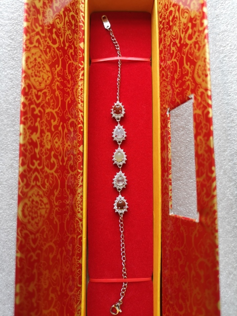 古玩玉器翡翠項(xiàng)鏈拍賣，當(dāng)前價(jià)格550元