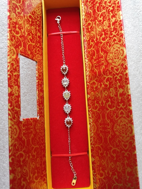 古玩玉器翡翠項(xiàng)鏈拍賣，當(dāng)前價(jià)格550元