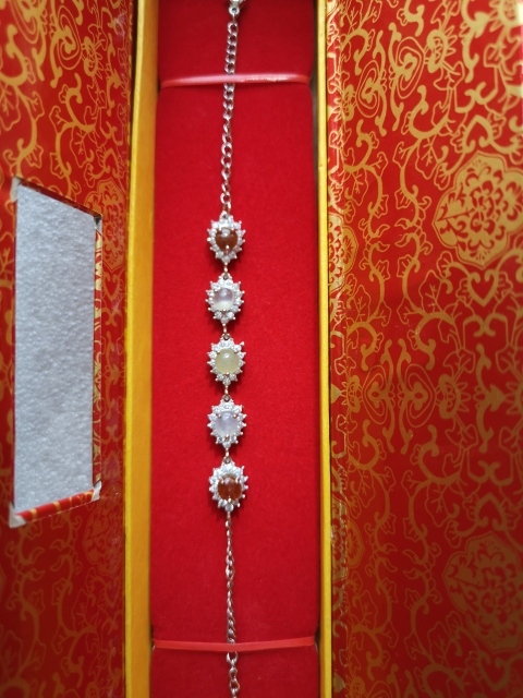 古玩玉器翡翠項(xiàng)鏈拍賣，當(dāng)前價(jià)格550元