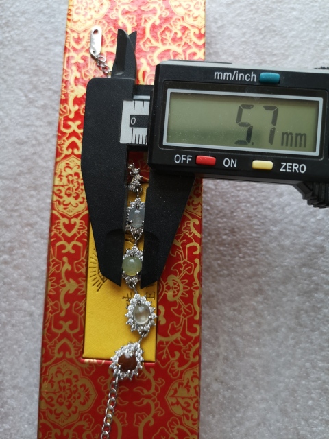 古玩玉器翡翠項(xiàng)鏈拍賣，當(dāng)前價(jià)格550元