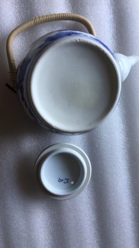 古玩陶瓷上世紀(jì)八十年代嬰戲紋青花提梁壺拍賣，當(dāng)前價(jià)格268元