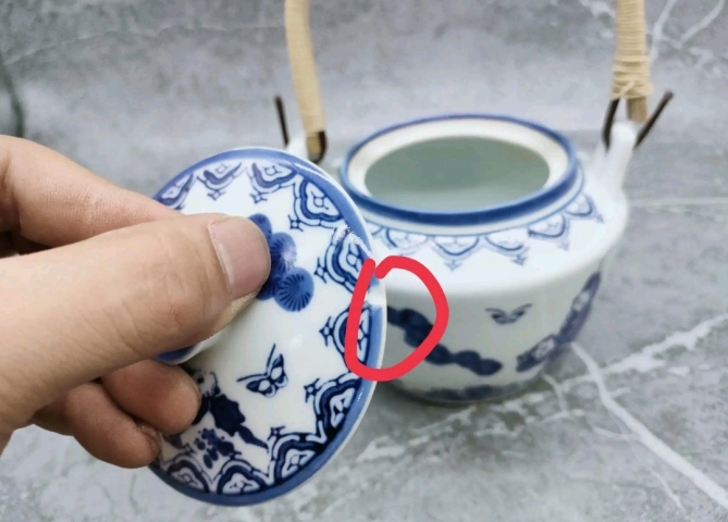 古玩陶瓷上世紀(jì)八十年代嬰戲紋青花提梁壺拍賣，當(dāng)前價(jià)格268元