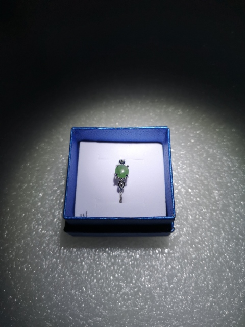 古玩玉器翡翠戒指拍賣,當前價格150元