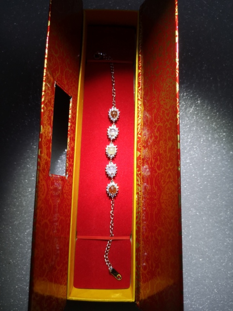 古玩玉器翡翠項(xiàng)鏈拍賣，當(dāng)前價(jià)格550元