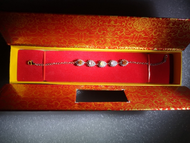 古玩玉器翡翠項(xiàng)鏈拍賣，當(dāng)前價(jià)格550元