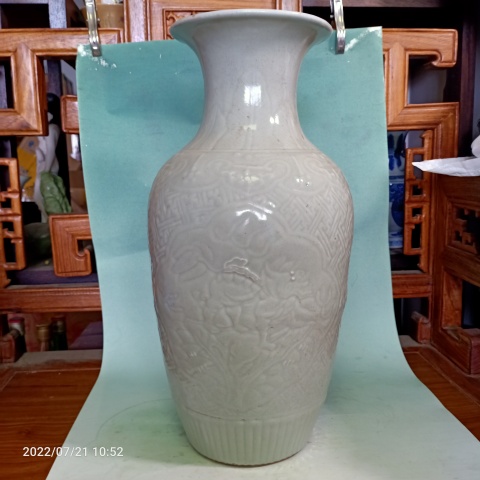 古玩陶瓷清中豆青釉印花撇口瓶拍賣,當前價格1888元