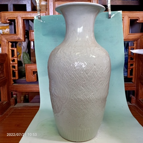 古玩陶瓷清中豆青釉印花撇口瓶拍賣,當前價格1888元