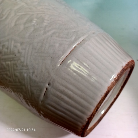 古玩陶瓷清中豆青釉印花撇口瓶拍賣,當前價格1888元