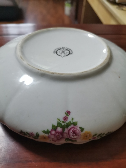 古玩陶瓷上世紀中期胭脂紅開光花卉紋彩瓷花口盤拍賣,當前價格480元