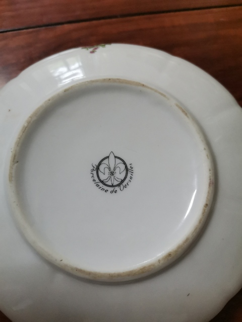 古玩陶瓷上世紀中期胭脂紅開光花卉紋彩瓷花口盤拍賣,當前價格480元