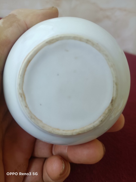 古玩陶瓷出口創(chuàng)匯期白釉荸薺瓶拍賣,當前價格380元