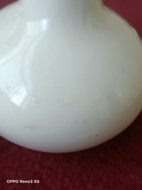 古玩陶瓷出口創(chuàng)匯期白釉荸薺瓶拍賣,當前價格380元