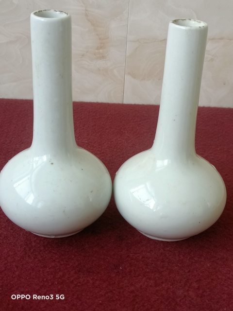 古玩陶瓷出口創(chuàng)匯期白釉荸薺瓶拍賣,當前價格380元