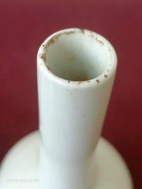 古玩陶瓷出口創(chuàng)匯期白釉荸薺瓶拍賣,當前價格380元