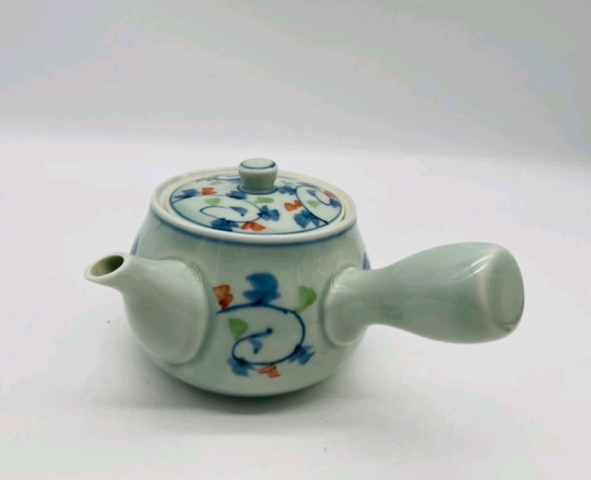 古玩陶瓷上世紀(jì)六十至八十年代青花紅綠彩側(cè)把壺拍賣,當(dāng)前價格260元