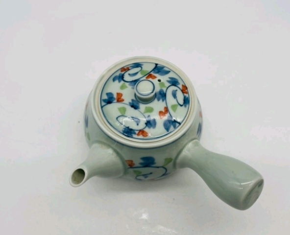古玩陶瓷上世紀(jì)六十至八十年代青花紅綠彩側(cè)把壺拍賣,當(dāng)前價格260元