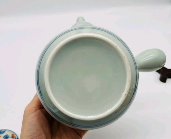 古玩陶瓷上世紀(jì)六十至八十年代青花紅綠彩側(cè)把壺拍賣,當(dāng)前價格260元