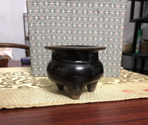 古玩陶瓷贛州窯黑釉鬲式爐拍賣,當(dāng)前價格8888元