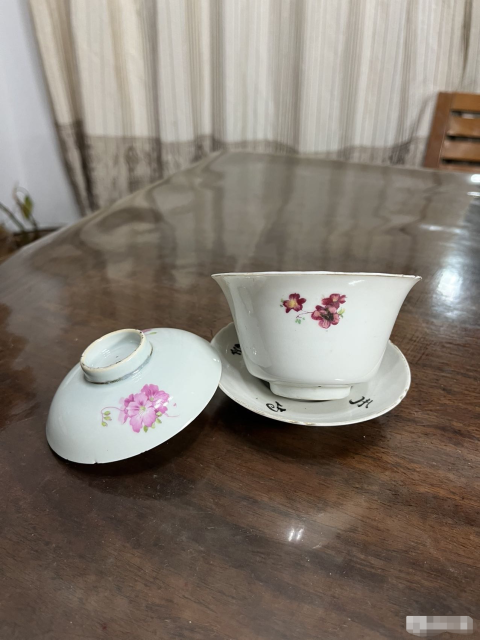 古玩陶瓷【清倉(cāng)大處理】民國(guó)花卉紋三才蓋碗一套拍賣,當(dāng)前價(jià)格399元