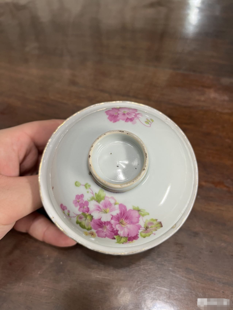 古玩陶瓷【清倉(cāng)大處理】民國(guó)花卉紋三才蓋碗一套拍賣,當(dāng)前價(jià)格399元